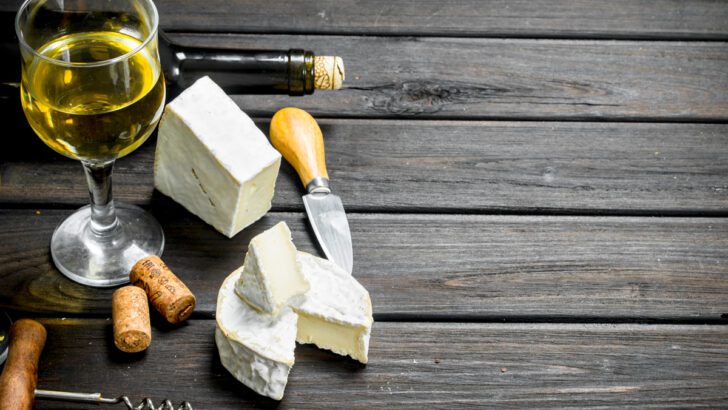What Wine Goes With Brie? Pairing Guide 