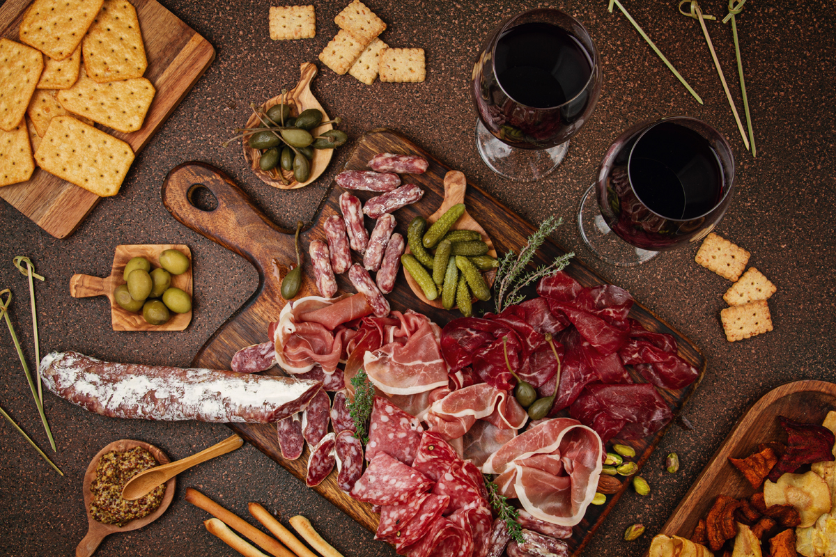 what-wine-goes-with-charcuterie-pairing-guide