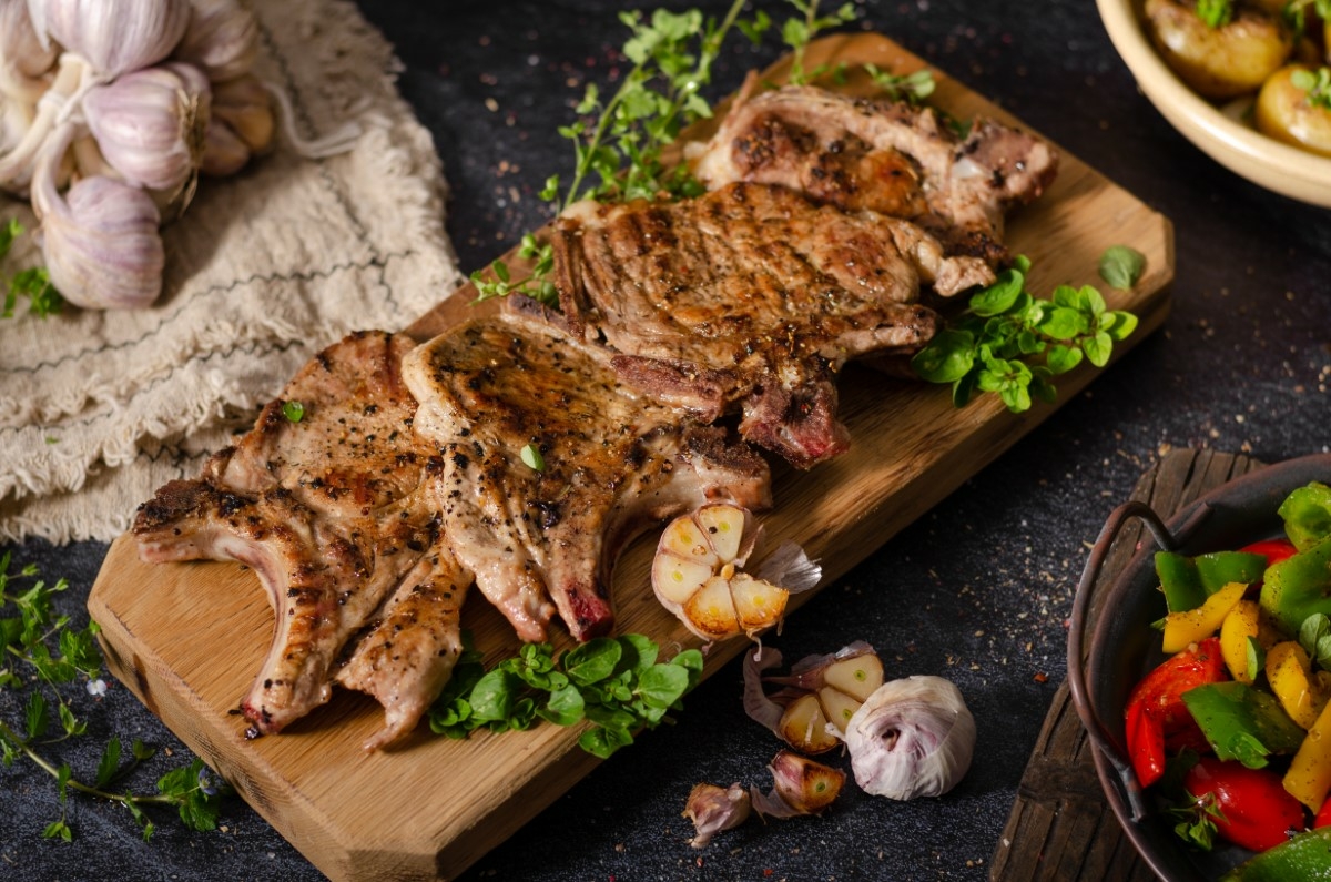 What Wine Goes With Pork Chops? Pairing Guide