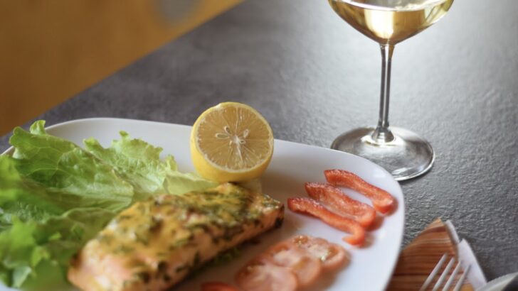What Wine Goes With Salmon? Pairing Guide 