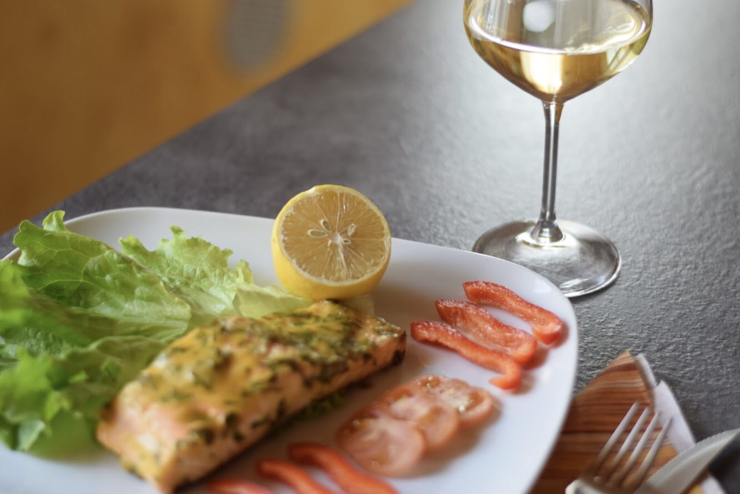 What Wine Goes With Salmon? Pairing Guide
