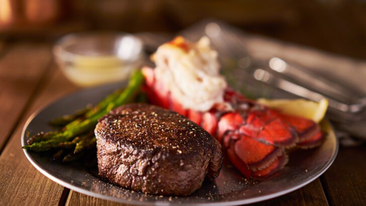 What Wine Goes With Surf and Turf? Pairing Guide